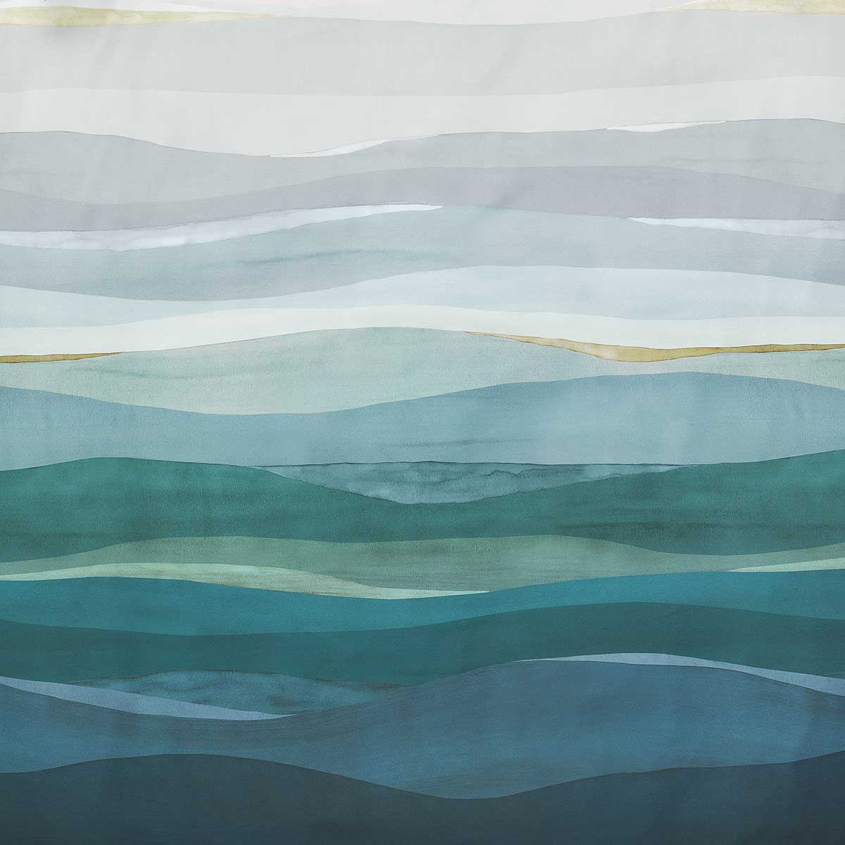 Nahaufnahme des Bettwäsche-Designs Manoa Ein näherer Blick auf die Bettwäsche Manoa zeigt das feine Design mit sanften Wellen in Blautönen, das eine beruhigende und harmonische Stimmung schafft.