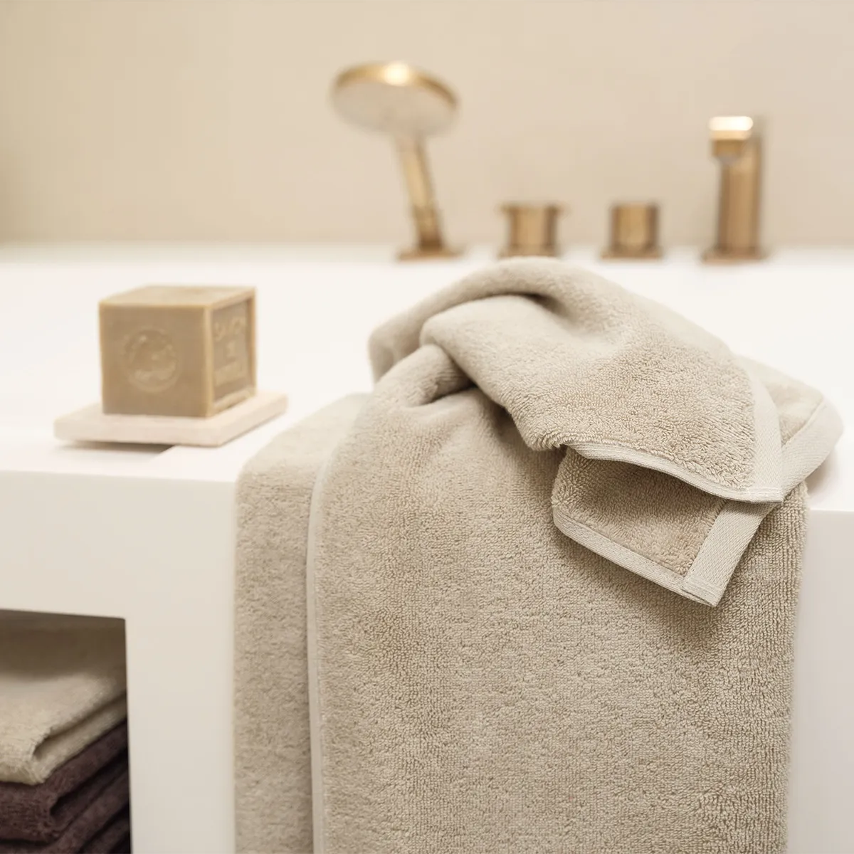schlossberg-coshmere-gots-frottier-sand-badewanne-1200x1200 schlossberg-coshmere-gots-frottier-sand-badewanne-1200x1200