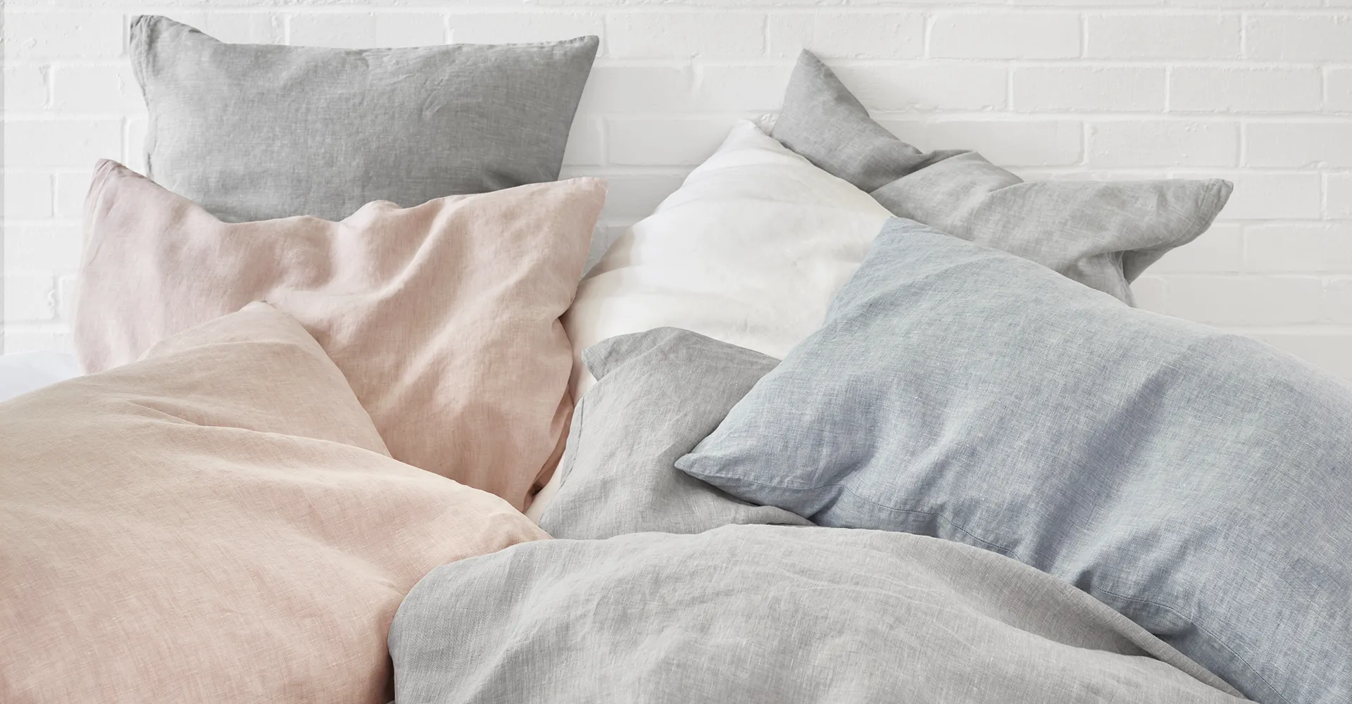 Schlossberg_Bettwaesche_Levin_Leinen_hero-1920x1000