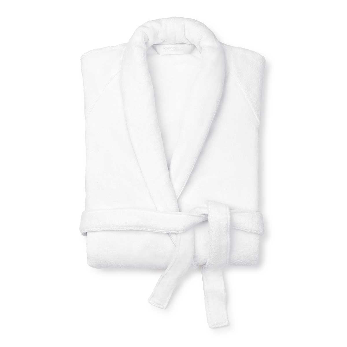 Ein gefalteter weisser Bademantel aus der Coshmere-Kollektion.