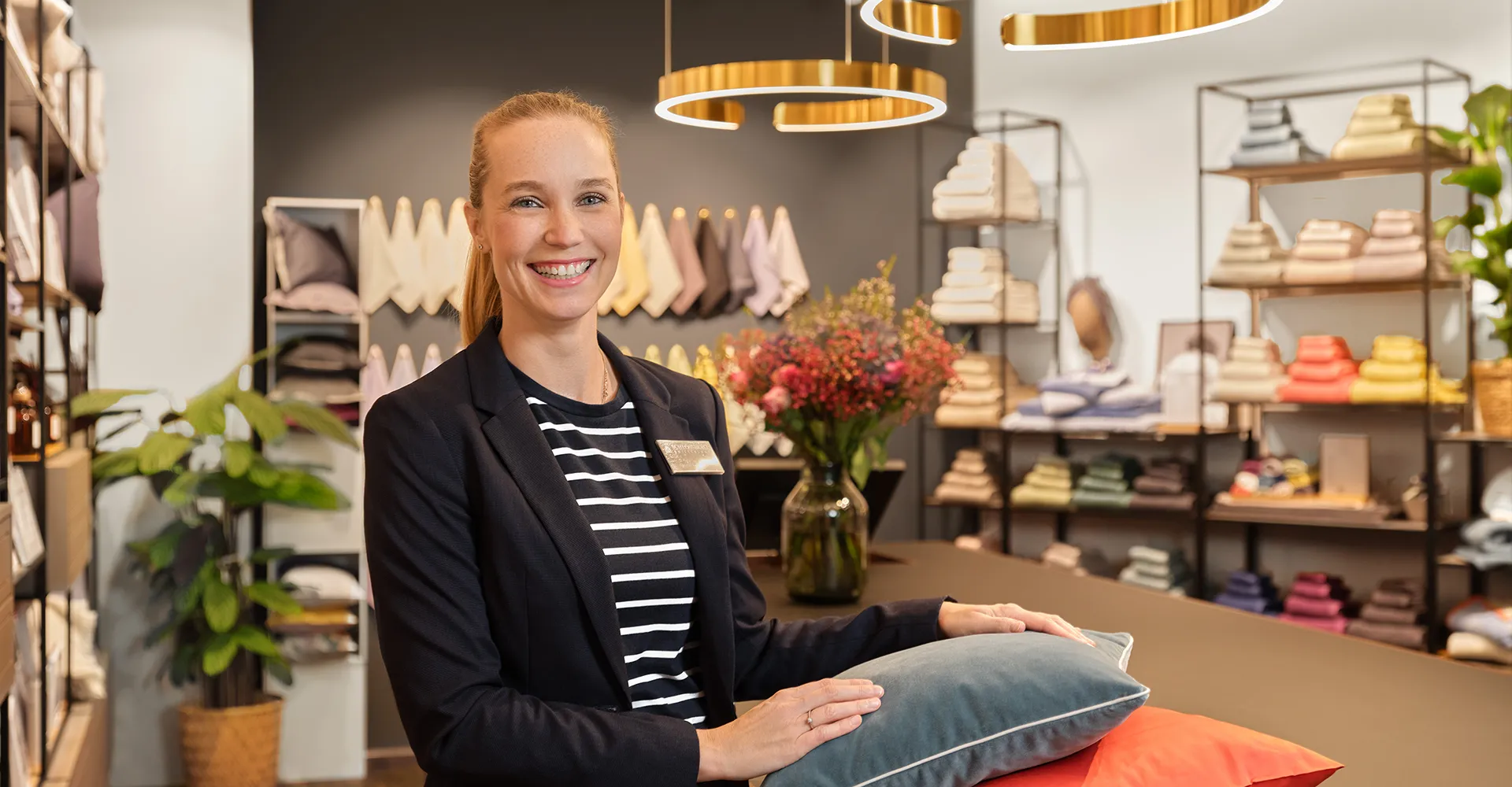 Schlossberg-Boutique-St.Gallen-Portrait 1-1920x1000 Schlossberg-Boutique-St.Gallen-Portrait 1-1920x1000