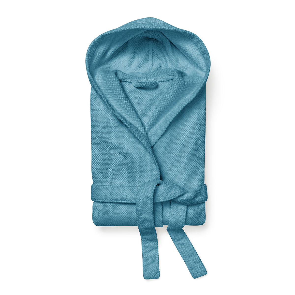 Ein gefalteter Schlossberg Frotterie Bademantel Nova in der Farbe Ocean mit Kapuze und Gürtel.