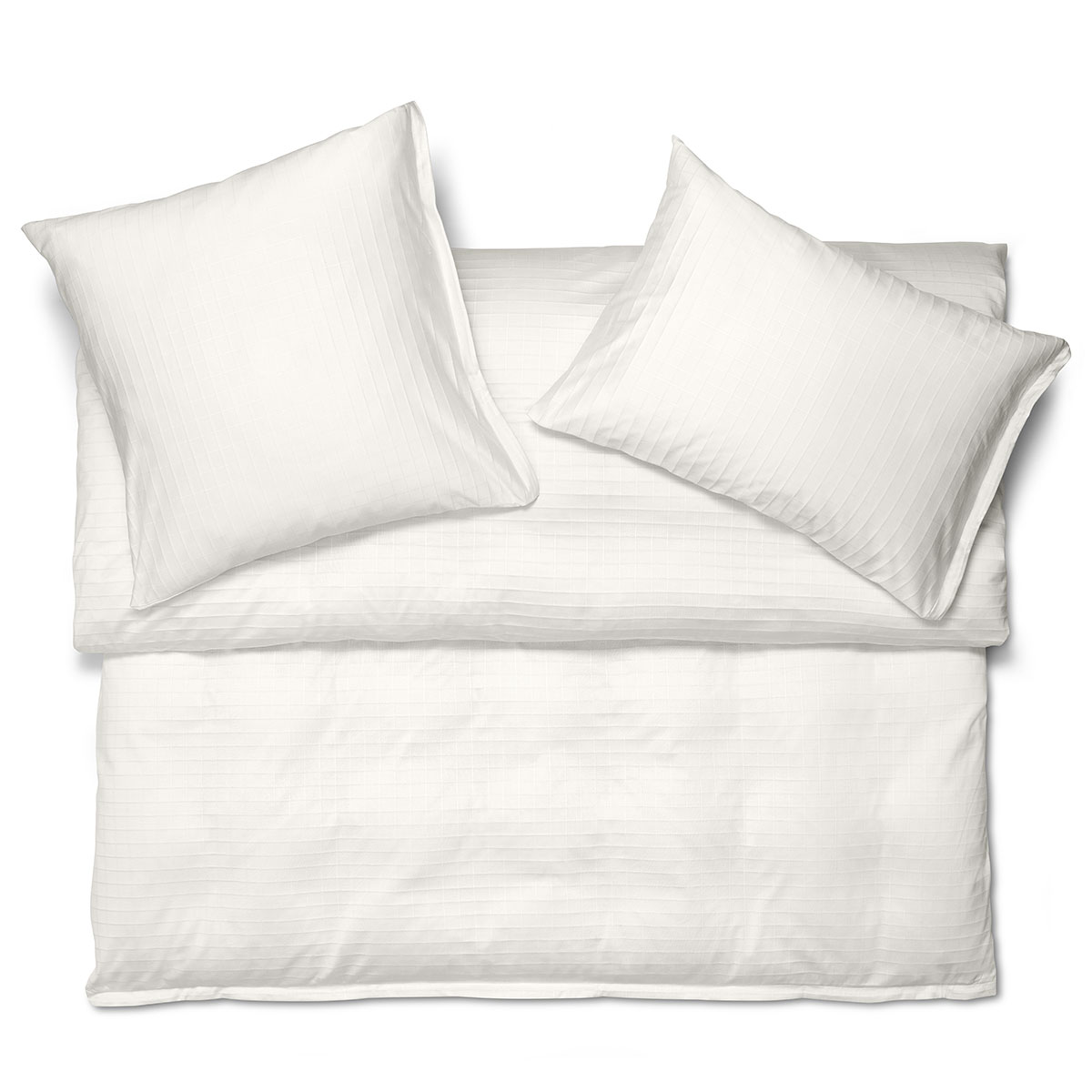 Bettwäsche Kent – Klassisches Weiss mit feinem Streifenmuster Bettwäsche-Set Kent in klassischem Weiss mit einem dezenten, feinen Streifenmuster. Kissen und Duvet passen perfekt zusammen.